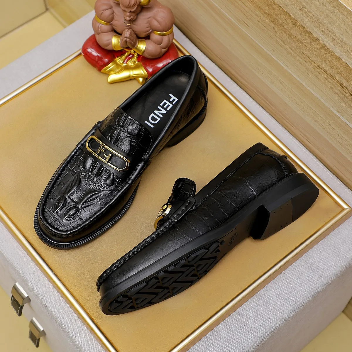 Men's shoes💰460 🕷🕷【FENDI】The latest men's formal leather shoes🇨🇳Classic series not to be missed💯The first layer is made of imported first-layer cowhide☘Original quality, the leather is smooth and delicate🎋The version is awesome, the perfect streamlined outline🍇🐮Leather lining, color, size 38-45...